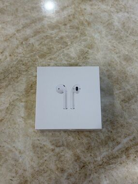 Apple White Wireless Earbuds (Boxed)